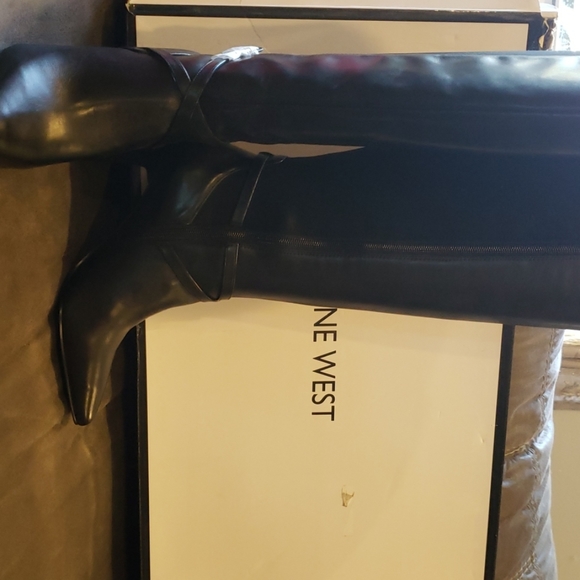 Nine West - Picture 1 of 4